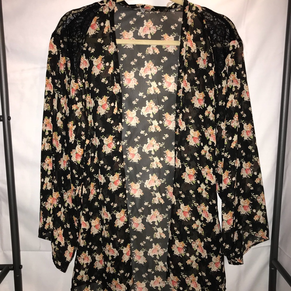 Charlotte Russe Floral Printed Kimono